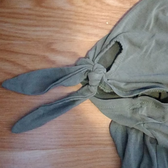 Green cute short sleeve with ties - Picture 2 of 3